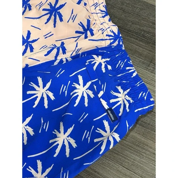 Chubbies Men's Swim Trunks Size Medium 5.5" Inseam Multi Color Mesh Shorts - Picture 7 of 7